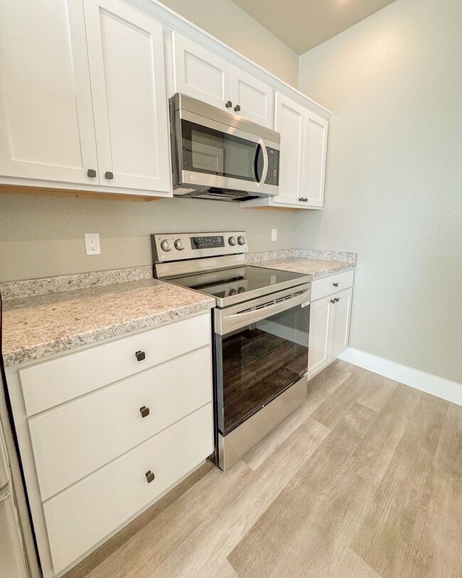 Building Photo - Pet Friendly 2 bed/ 2 bath unit at Soldier...