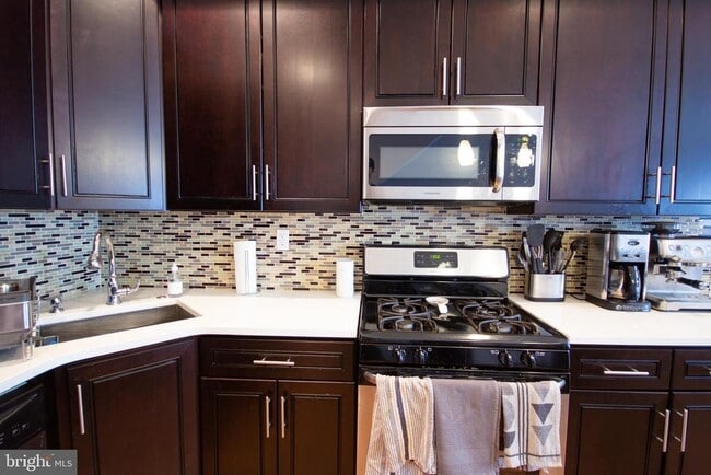 Building Photo - 738 N 19th St