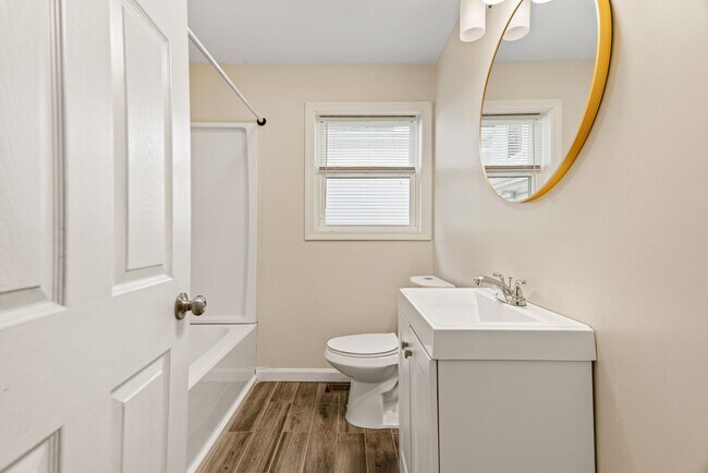 Building Photo - 3 1/2 Baltimore Street