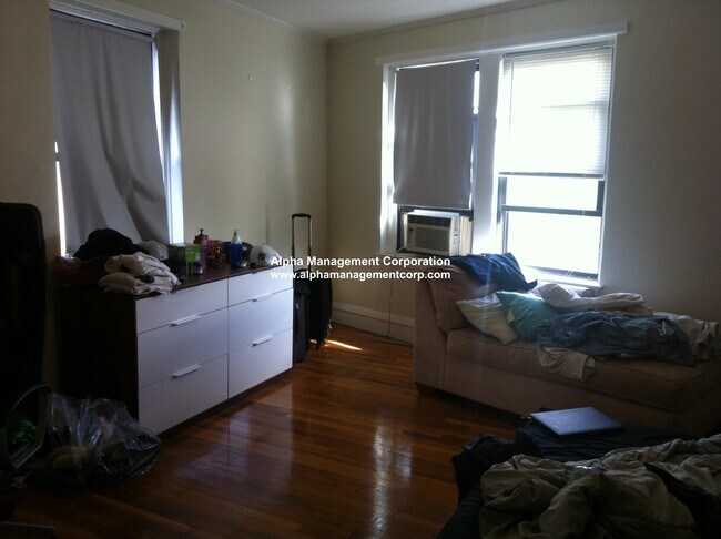 Building Photo - 349 Pleasant St