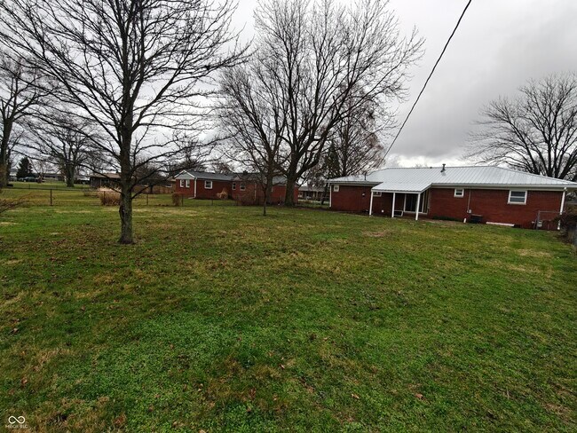 Building Photo - 2183 S Fairview Dr