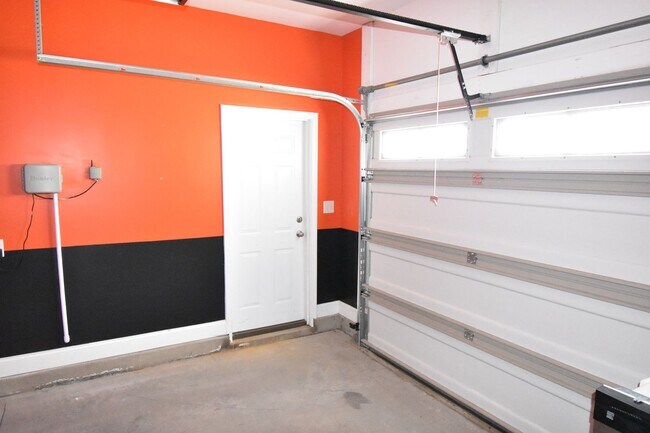 Building Photo - 4 Bedrooms and 2.5 Bath in Patriot Park Vi...