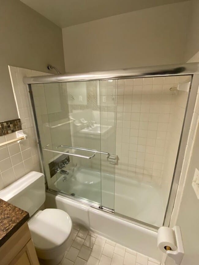 Building Photo - Walking distance to downtown Franklin and ...