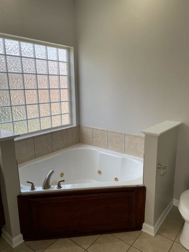 Building Photo - Emmyllie Ct- 130/132