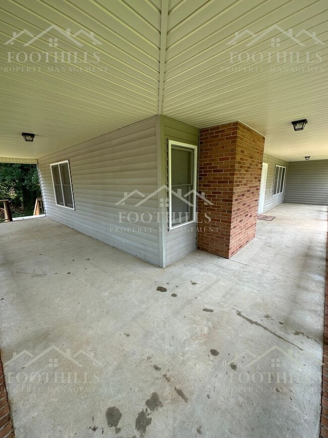 Building Photo - Comfort & Space in a Great Location! 3-Bed...