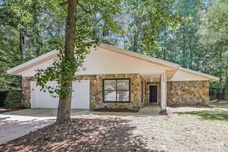 Building Photo - 1100 Creekwood Cove