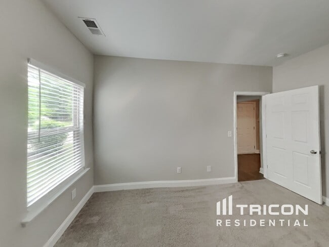 Building Photo - 261 Bexley Way