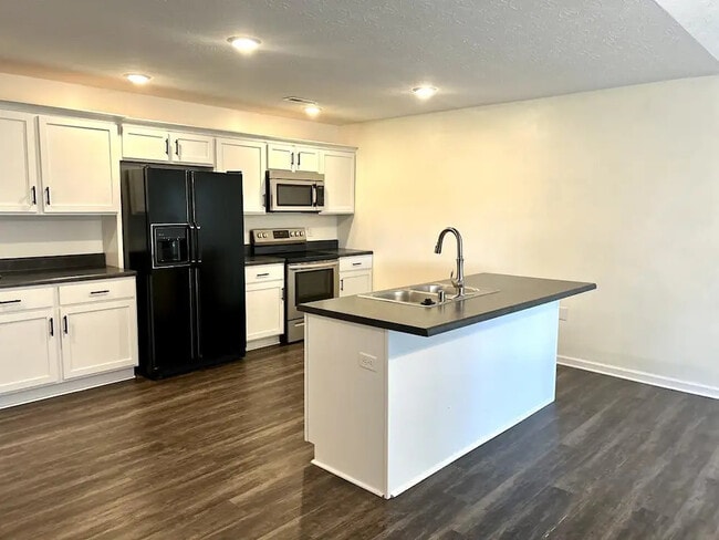 Building Photo - Victoria Way