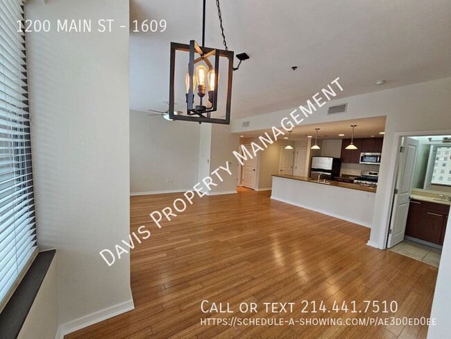 Building Photo - Downtown condo with roof top pool & concie...