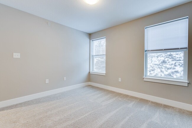 Building Photo - 3 Bedroom End Unit Townhouses in Franklin ...