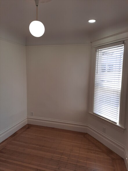 Building Photo - 61 Brosnan St