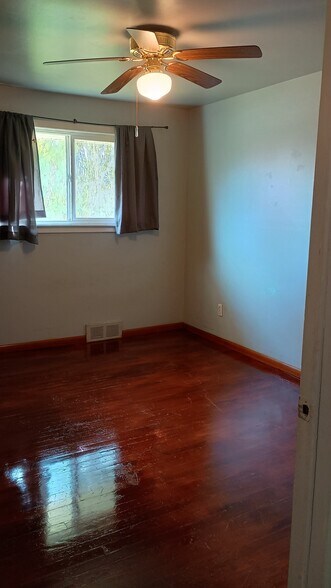 Building Photo - 15249 Roycroft St