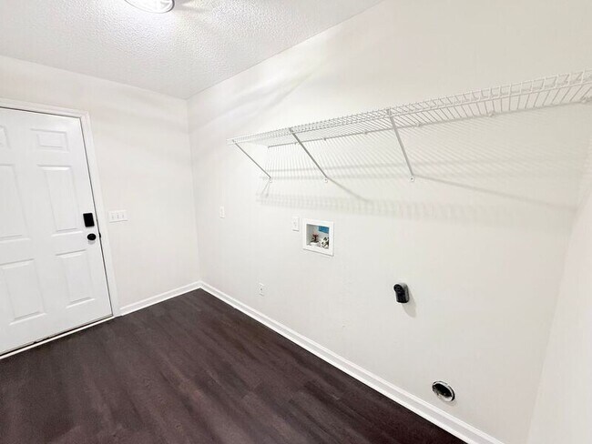 Building Photo - 5102 Brookside Dr