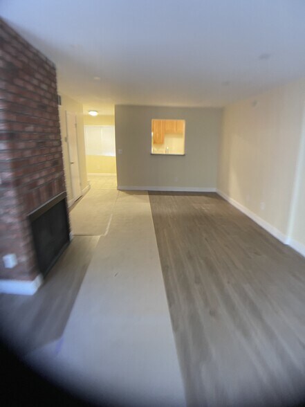 Building Photo - 9019 Cedros Ave