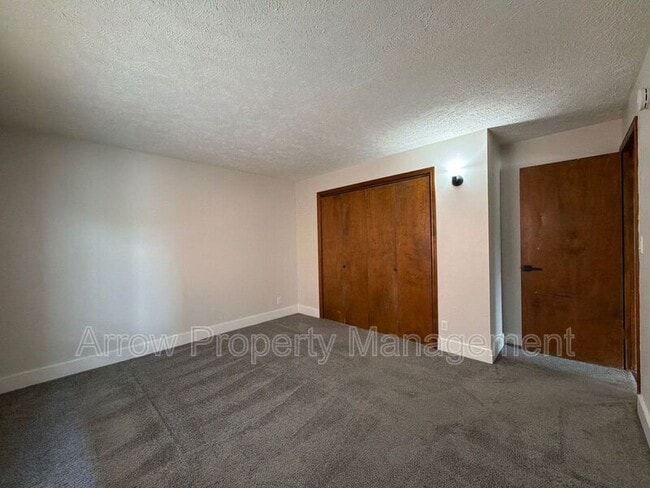 Building Photo - 3341 Holdrege St