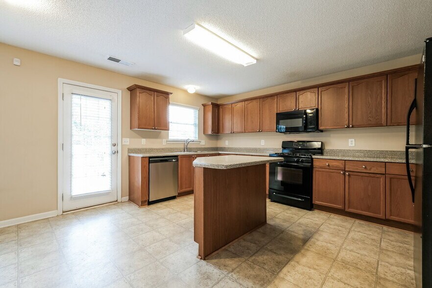 Building Photo - 2295 Clonts Ct