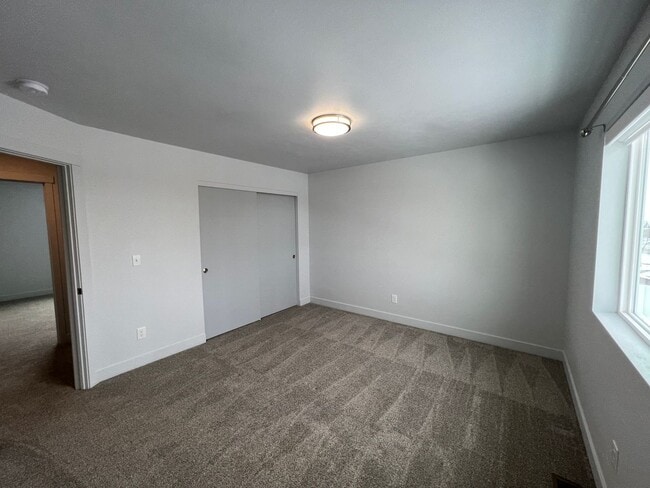 Building Photo - New on the Market!