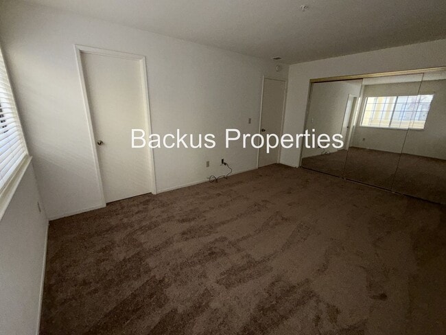 Building Photo - Beautiful two bedroom unit set in hills of Del Rey Oaks