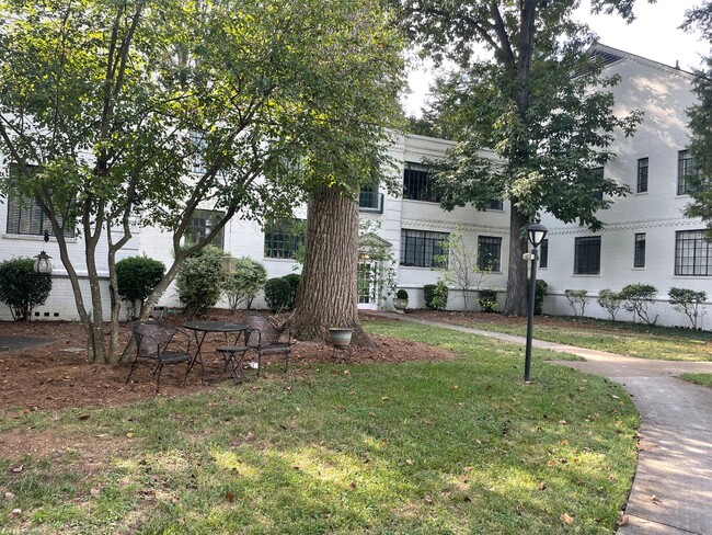 Primary Photo - 2 Bedroom Country Club Manor Condo on N El...