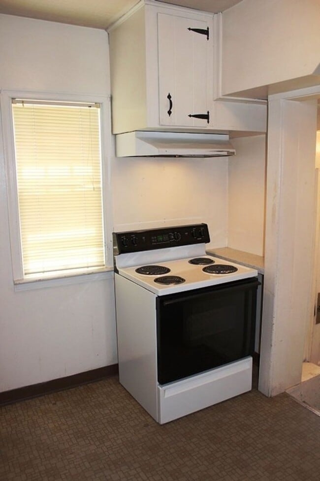 Building Photo - NEXT TO KSU!!!