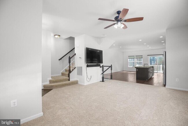 Building Photo - 8643 Rosecrans Ln