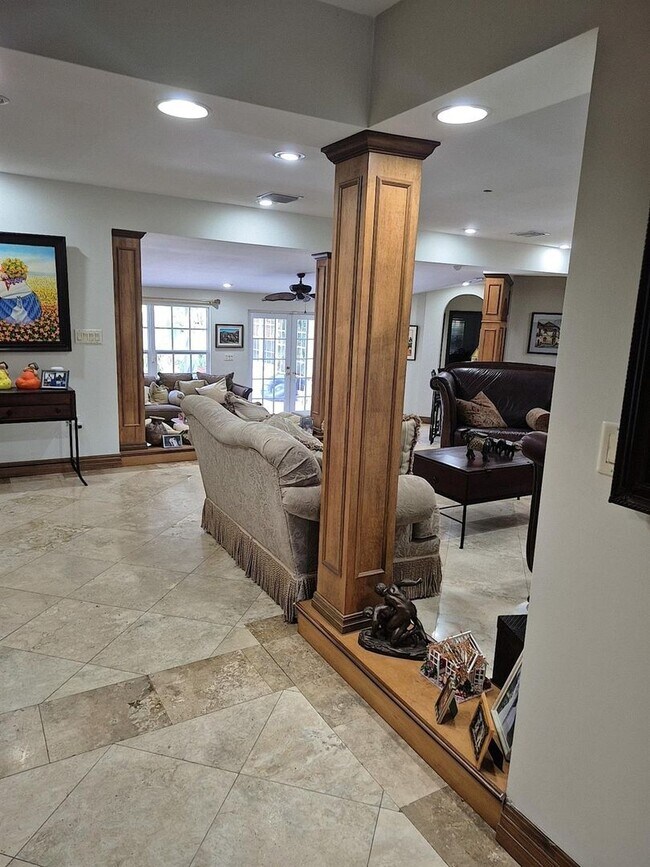 Building Photo - 11081 SW 30th Ct