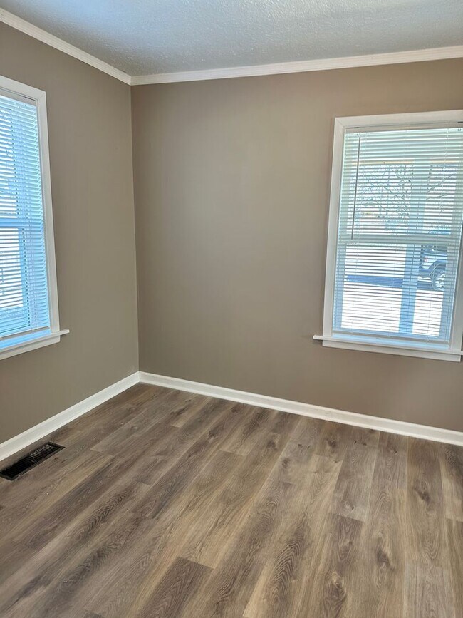 Building Photo - 2 Bedroom 1 Bath walking distance to downtown in Amazing Neighborhood