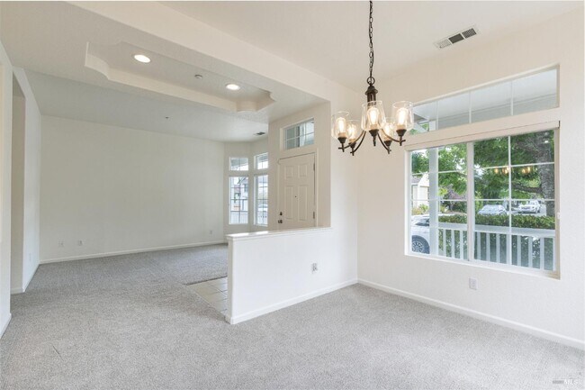 Building Photo - 201 Spur Ridge Ln