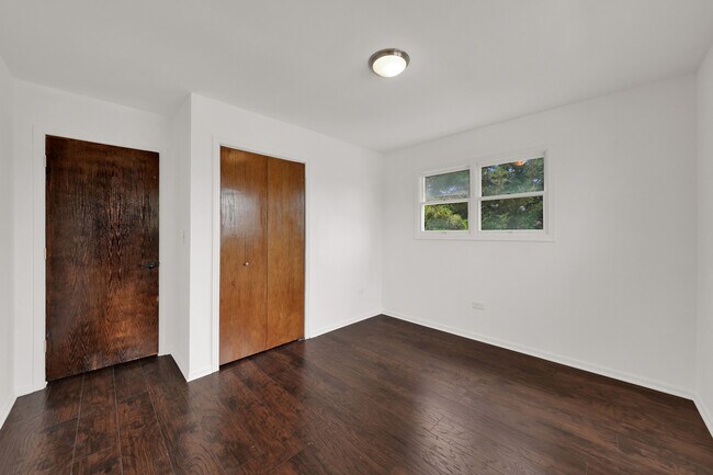 Building Photo - 4933 S Lockwood Ave