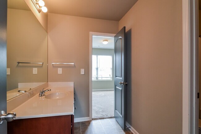 Building Photo - 1081 Rock Elm Dr