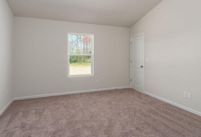 Building Photo - STYLE, COMFORT and CONVENIENCE