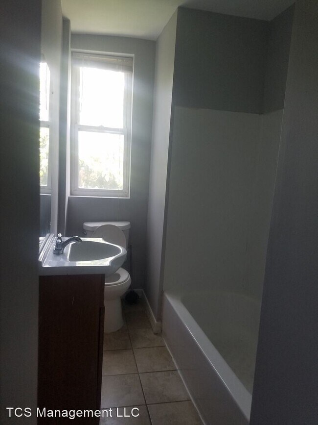 Building Photo - 453 N 50th St