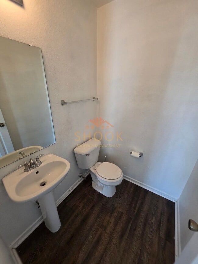 Building Photo - SOUTH SIDE LARGE 3 BR HOME