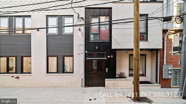 Building Photo - 1306 N Front St