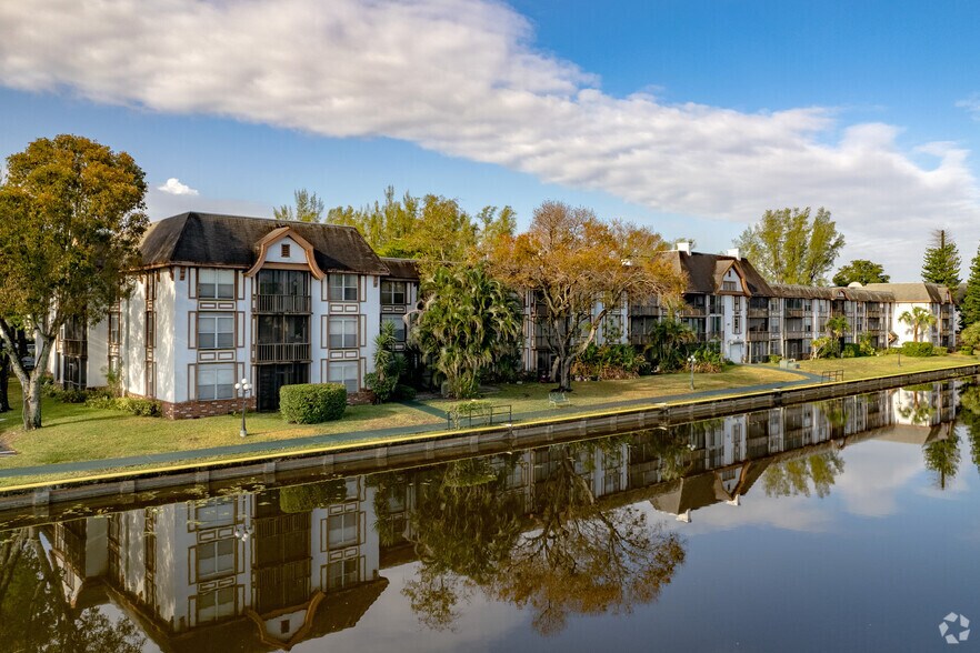 International Village - International Village / Fully Furnished