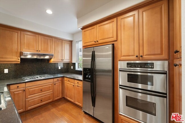 Building Photo - 7101 Playa Vista Dr