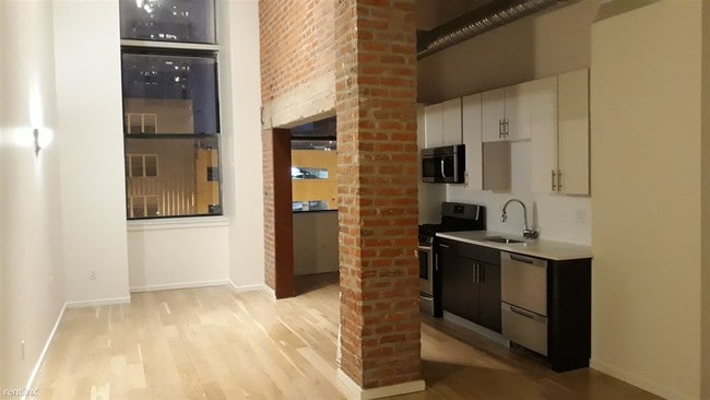 Building Photo - 2 br, 1 bath  - 728 Market St