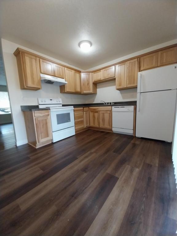 Building Photo - 444 NW D St