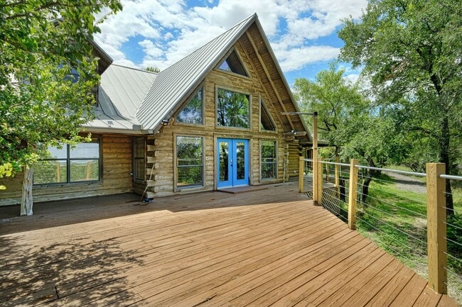 Building Photo - Custom Home with Separate Apartment