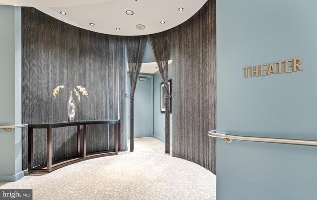 Building Photo - 5750 Bou Ave