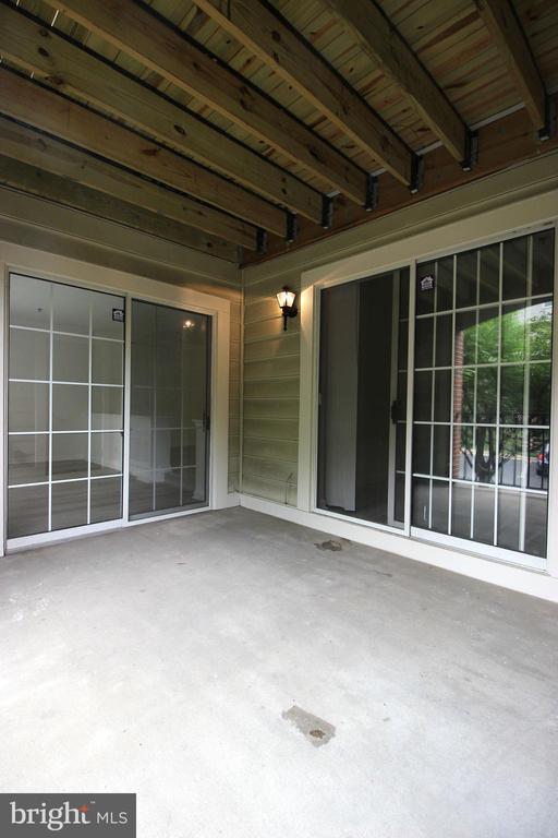 Building Photo - 1100 Quaker Hill Dr