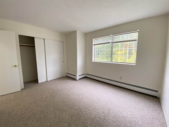 Building Photo - 379 Huse Rd