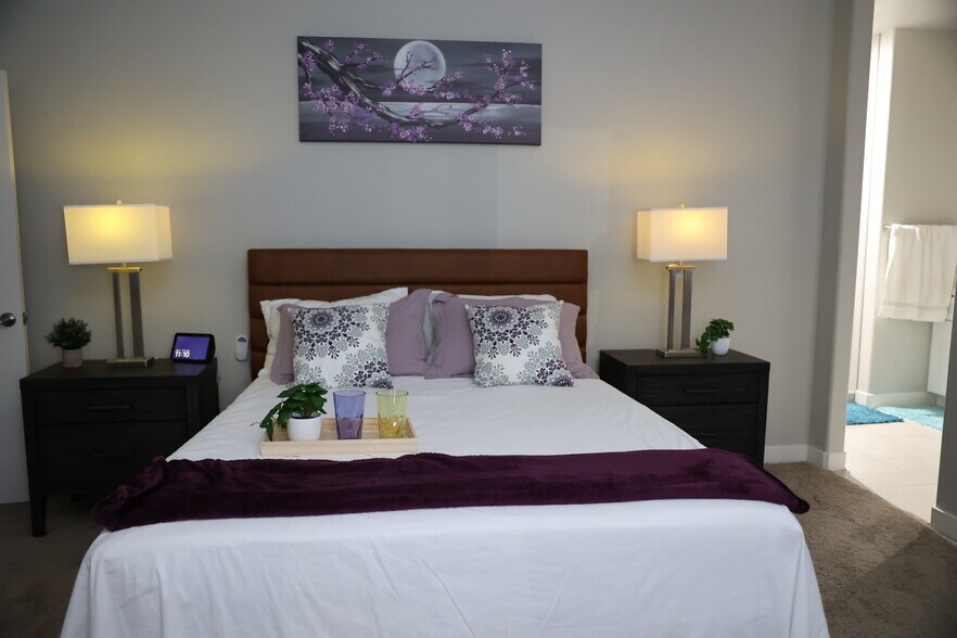 Building Photo - 13826 Caliente Dr