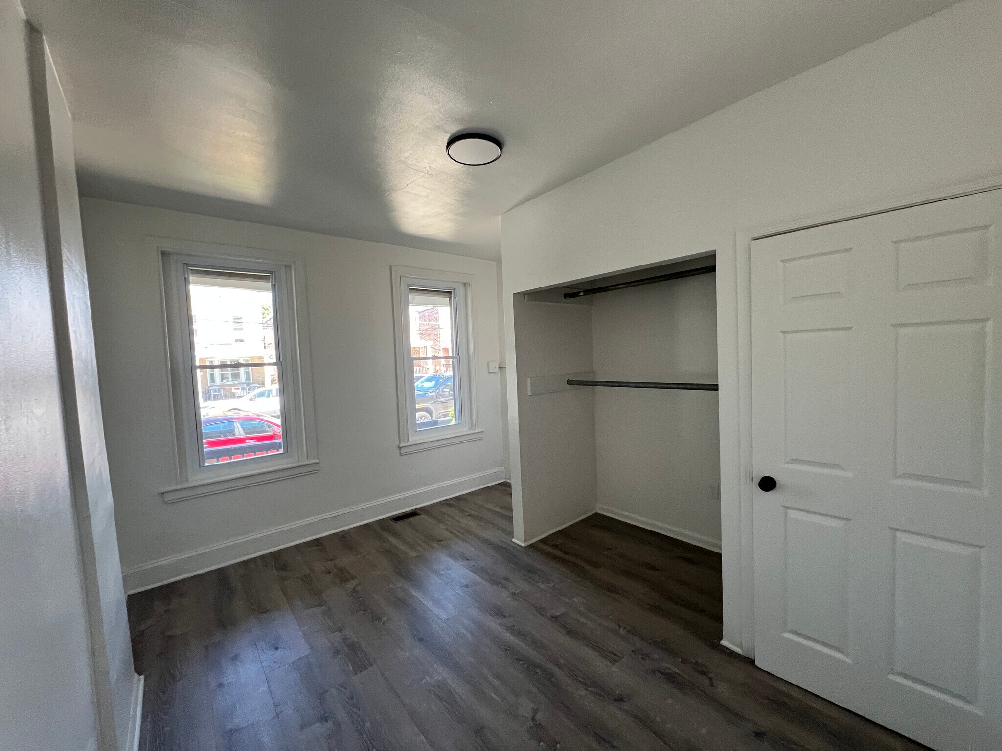 Building Photo - 2921 W 6th St