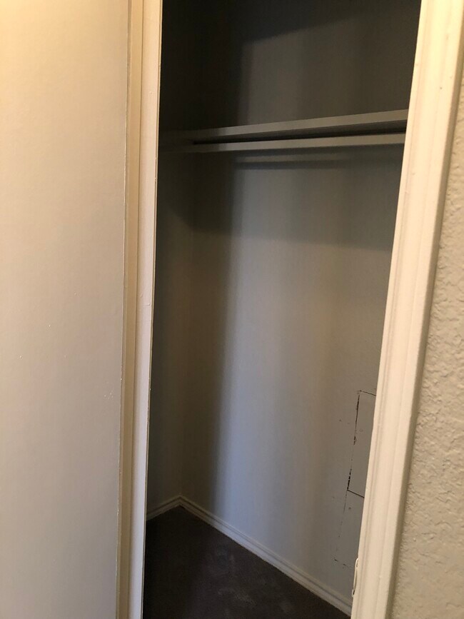 Building Photo - 909 NW Summercrest Blvd