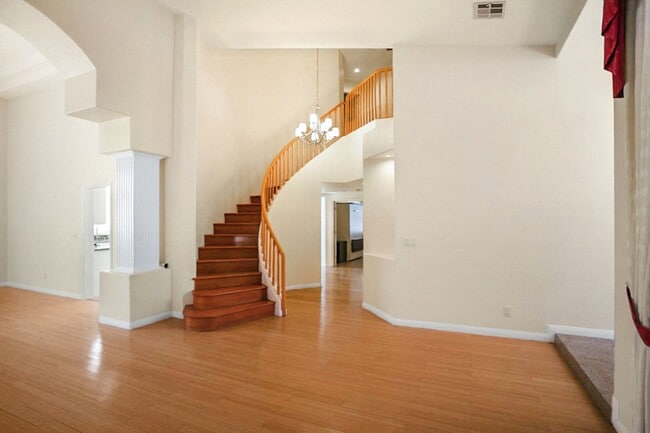 Building Photo - 5 BED Summerlin home w/ 1ST FLOOR BED AND 3/4 BATH