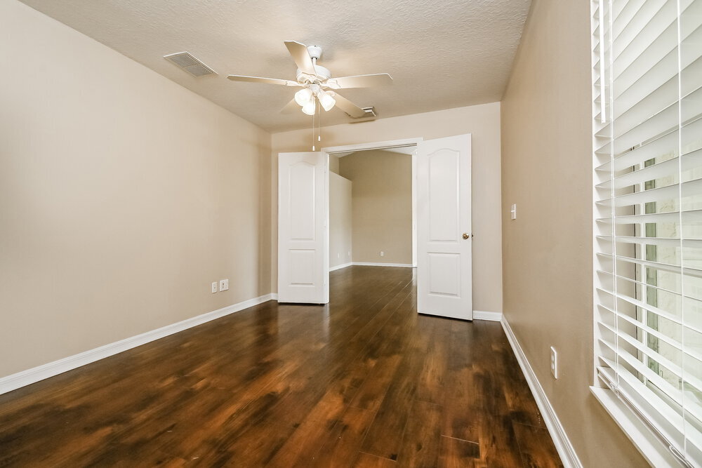 Building Photo - 15215 Searobbin Dr