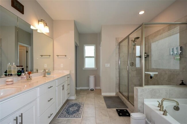 Building Photo - 3401 Park Pointe Cir