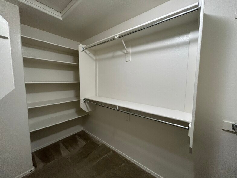 Building Photo - 2964 S Washington St