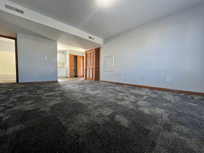 Building Photo - Stone Dr. 350
